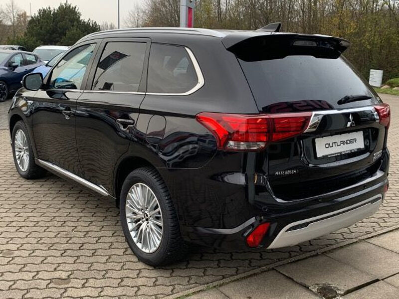 Mitsubishi Outlander 2.4 PHEV Intro*LEDER*360°CAM*NEBEL*GJR